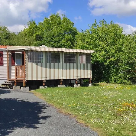 Camping Mobil-home A La Campagne Les Logis De L'oumois Maulévrier